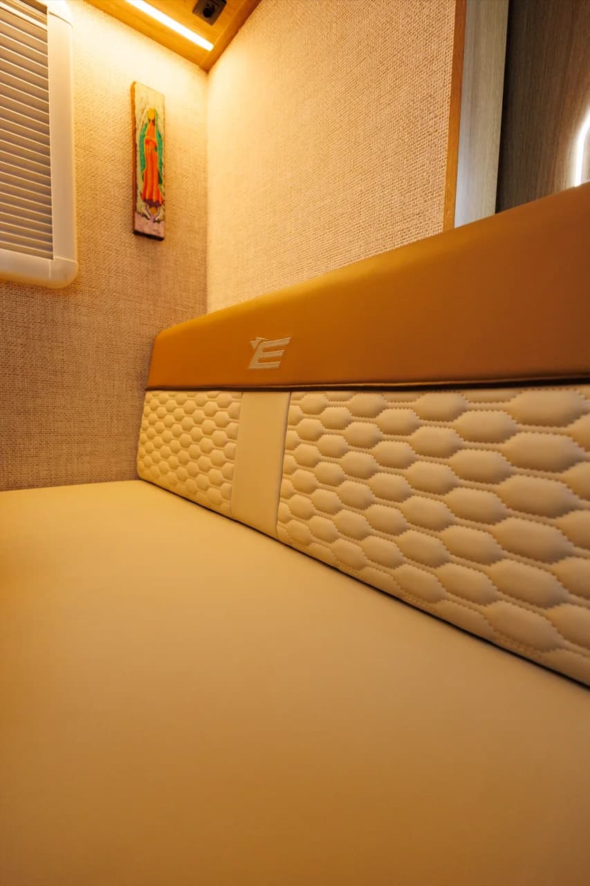 Aura 870 - Interior 18