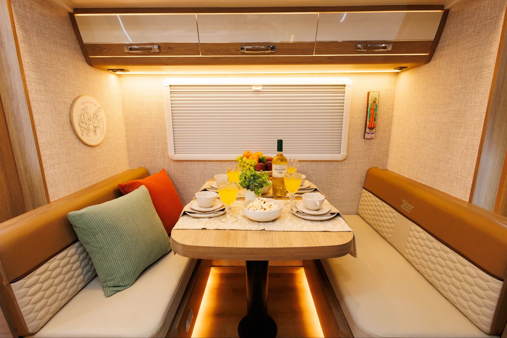 Aura 870 - Interior 19