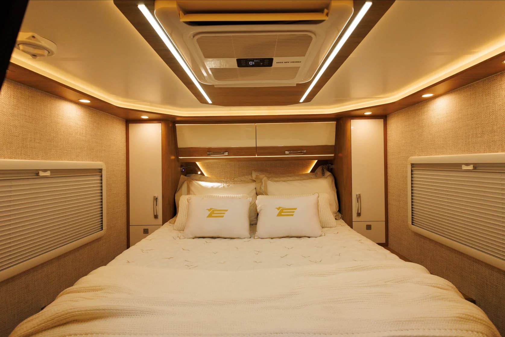 Aura 870 - Interior 26