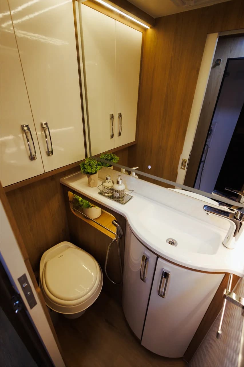 Aura 870 - Interior 28