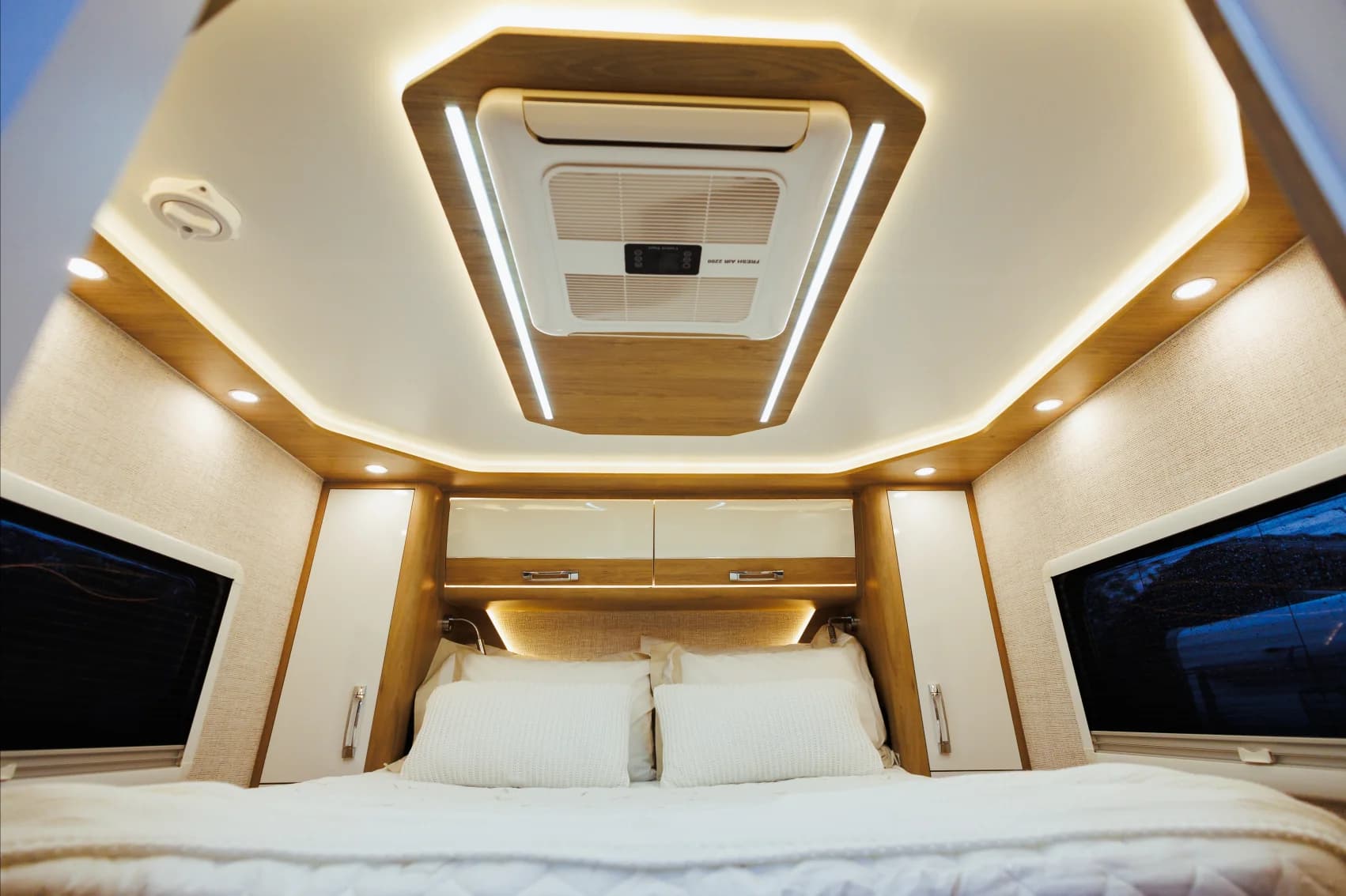 Aura 870 - Interior 27