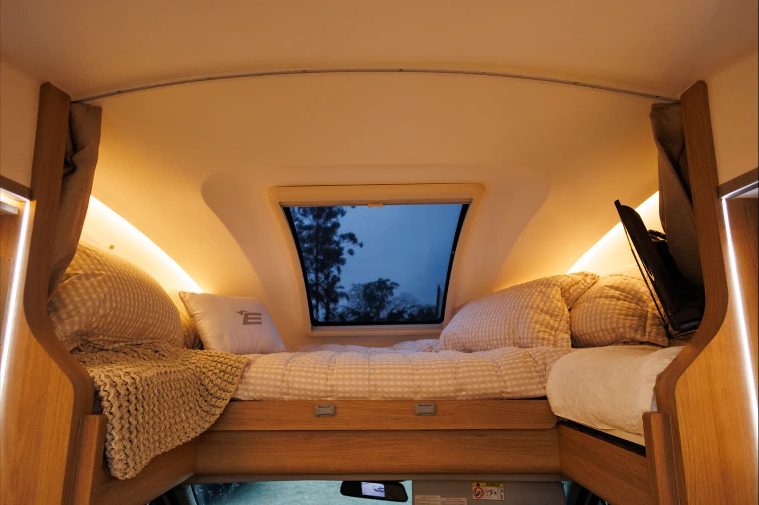 Aura 870 - Interior 29