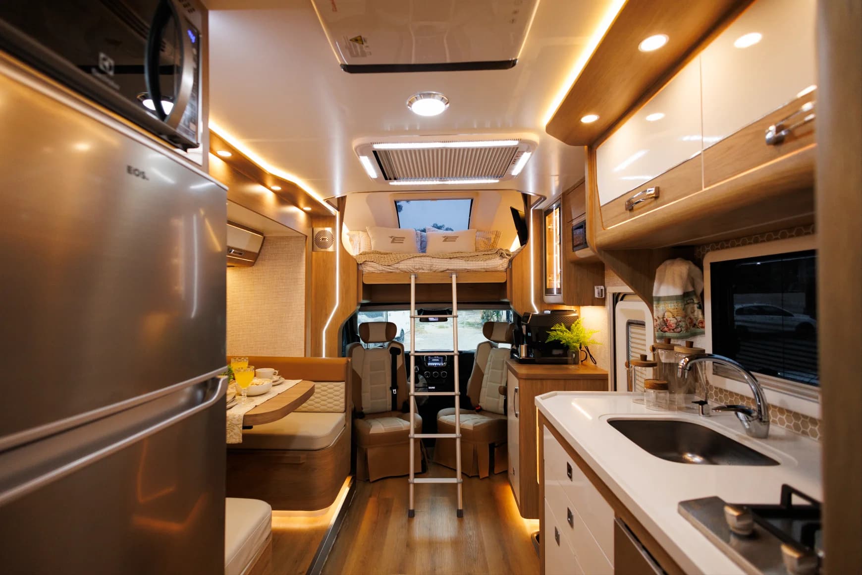 Aura 870 - Interior 31