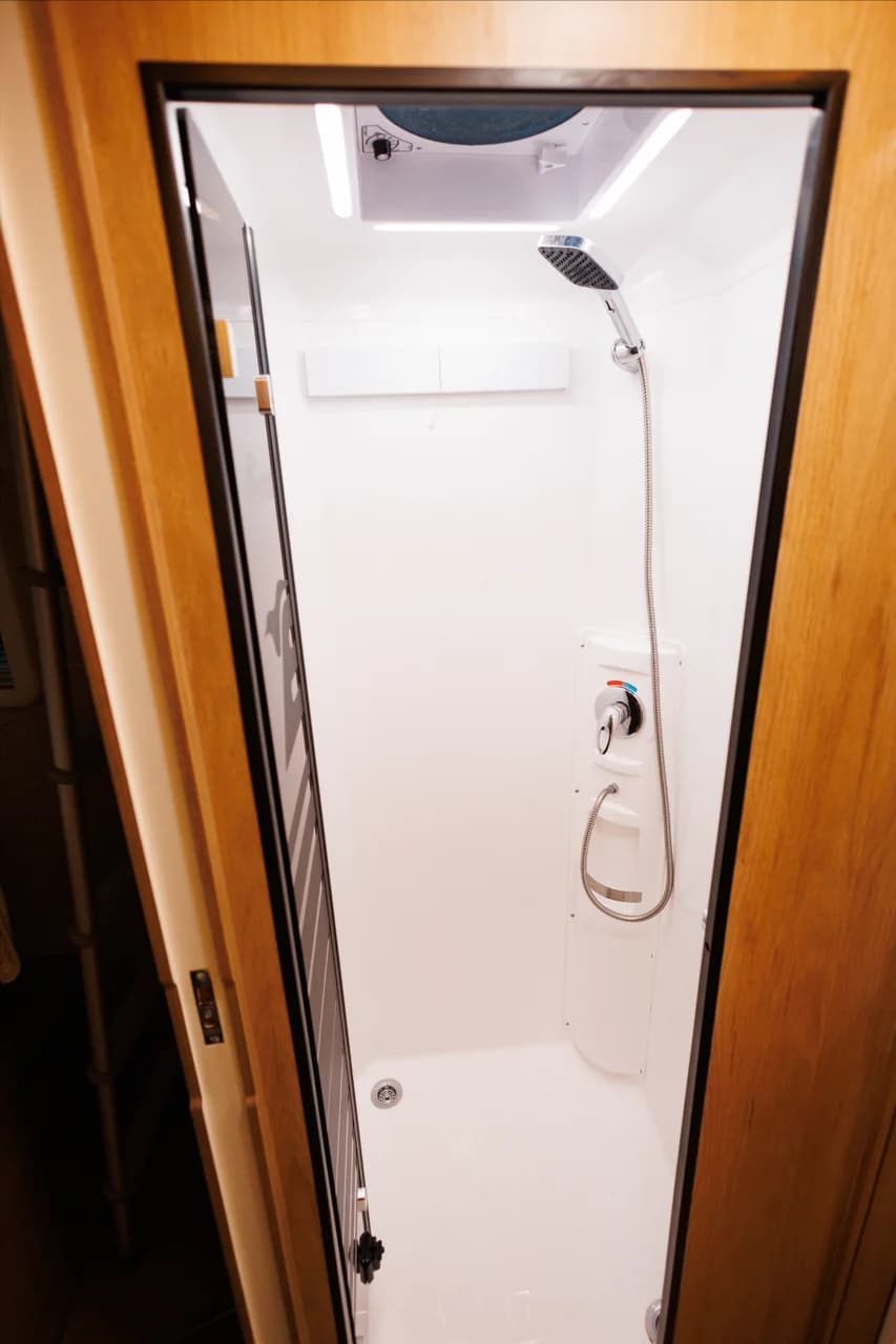Aura 870 - Interior 34