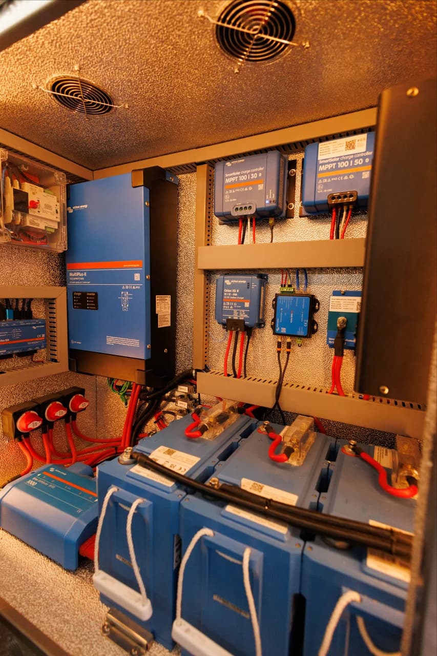 Aura 870 - Interior 35