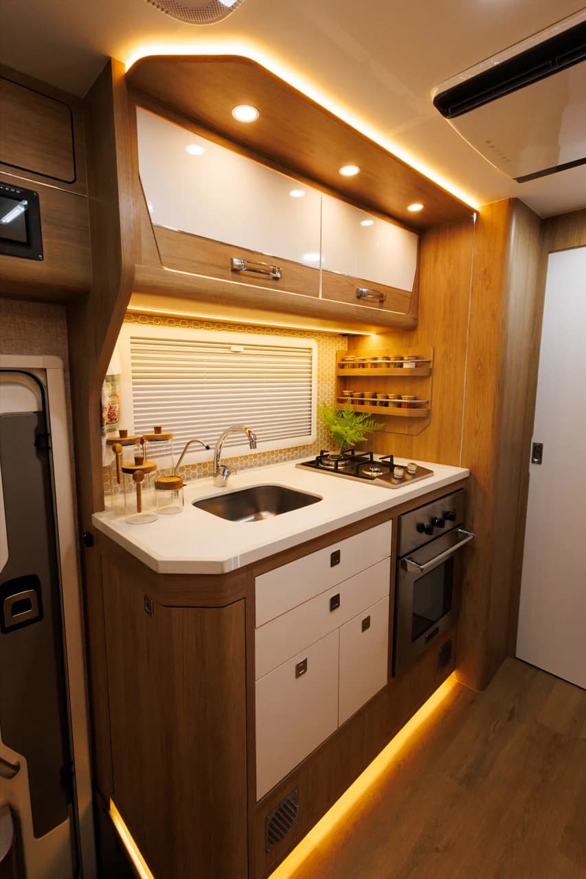 Aura 870 - Interior 23