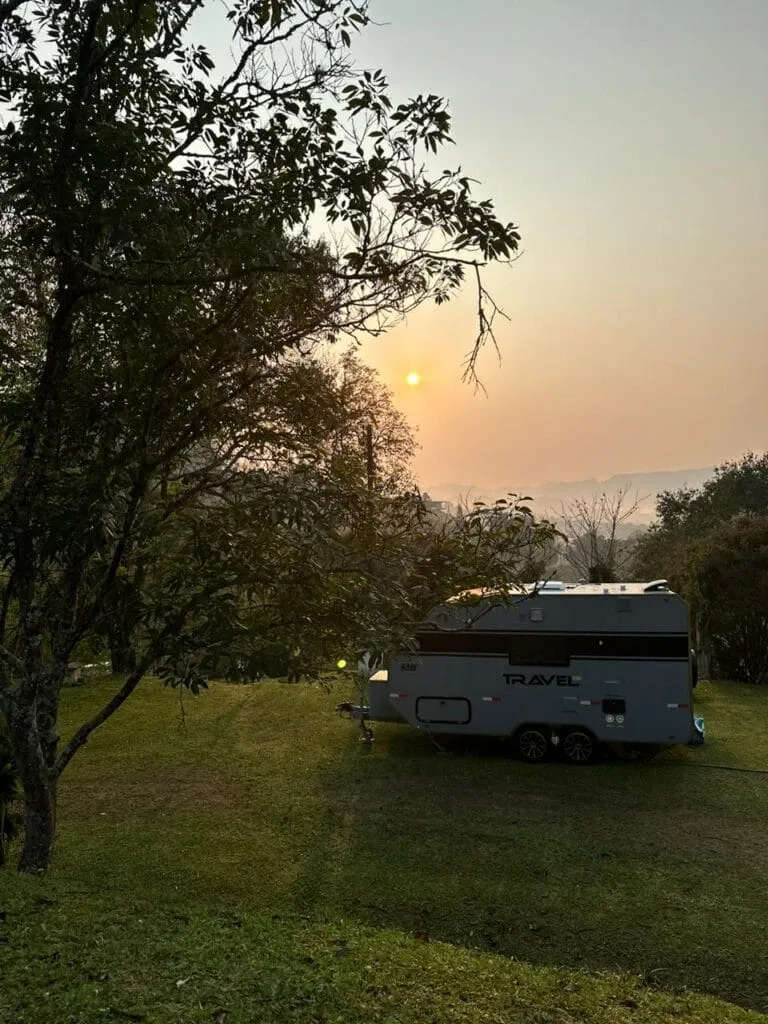 Por que escolher um Trailer? Descubra as vantagens de um estilo de vida sobre rodas.